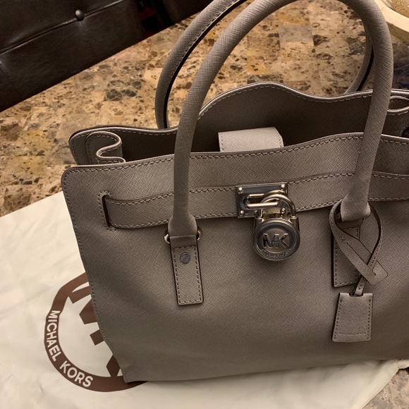 Michael Kors Handbags - Michael Kors Large Hamilton Tote